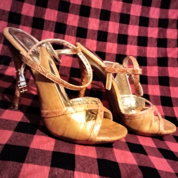 WILD ROSE Women Shoes Mustard Metallic High Heels Open Toe Size 6.5 - Picture 3 of 8